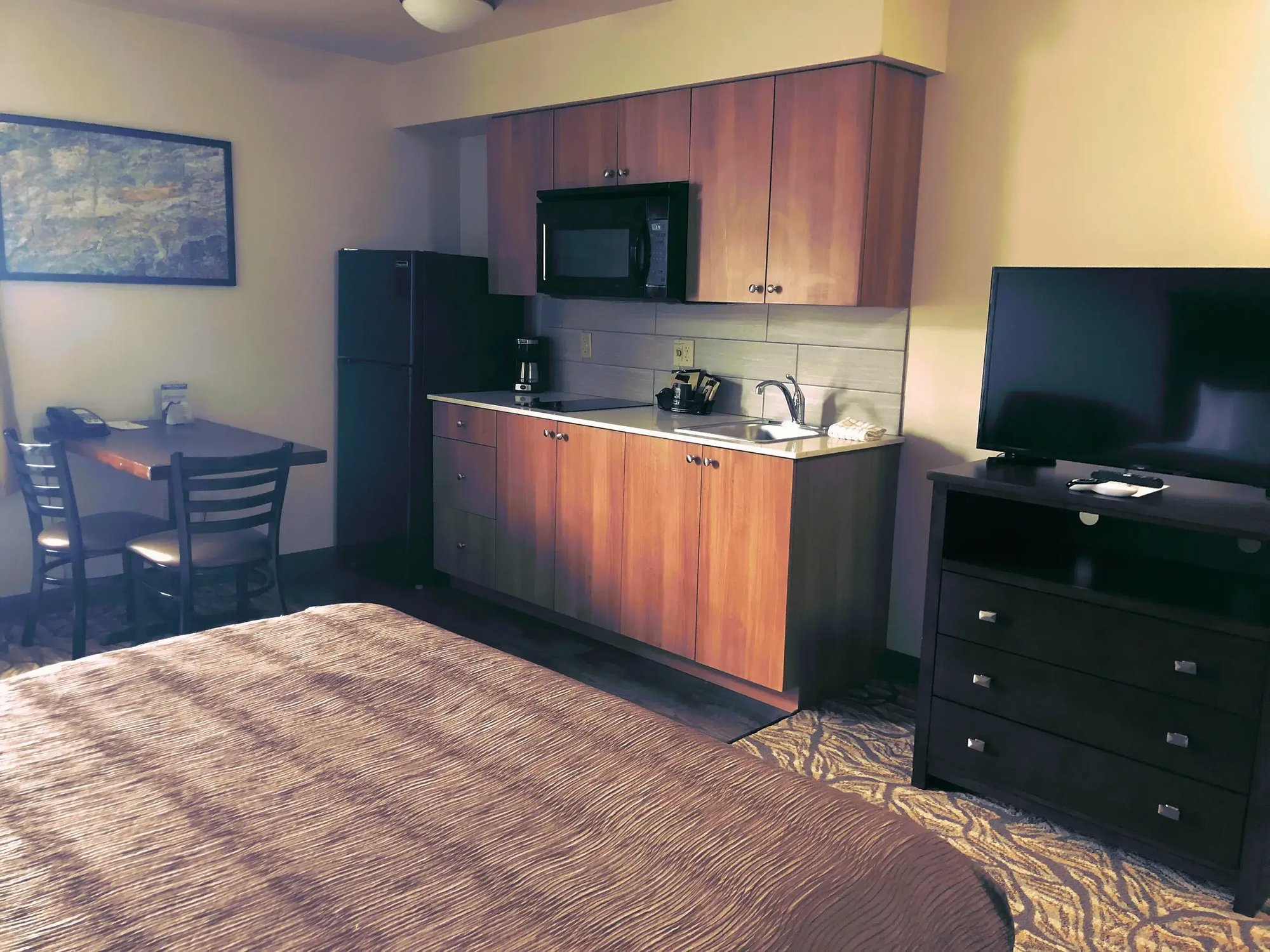 Single Queen Studio with Kitchen